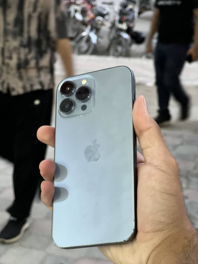 Apple iPhone 13 Pro Max 1