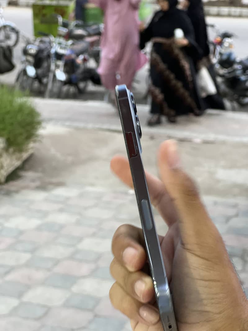 Apple iPhone 13 Pro Max 2