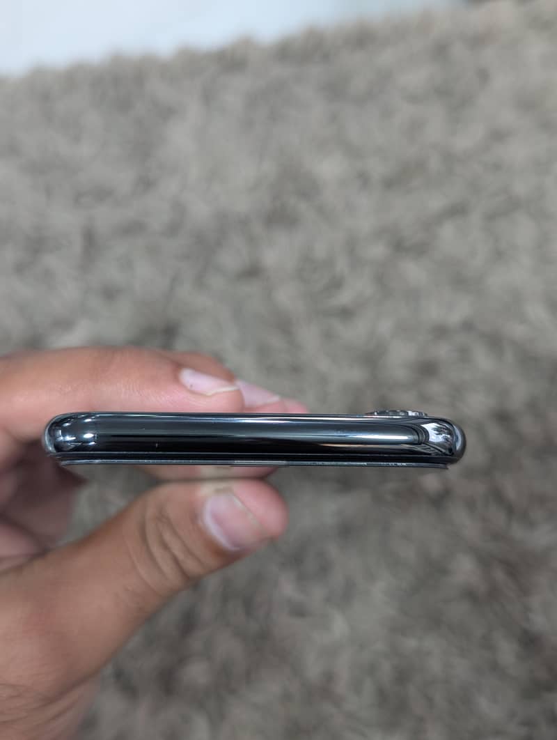Apple iPhone X 3