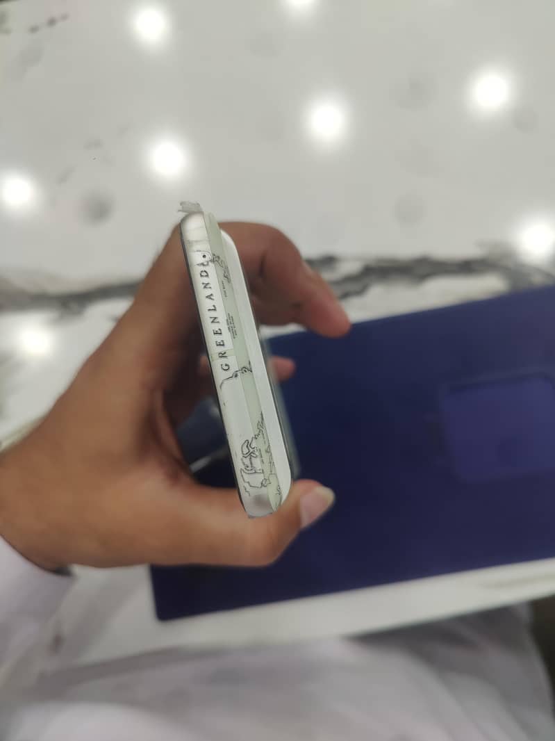 Google Pixel 7 4