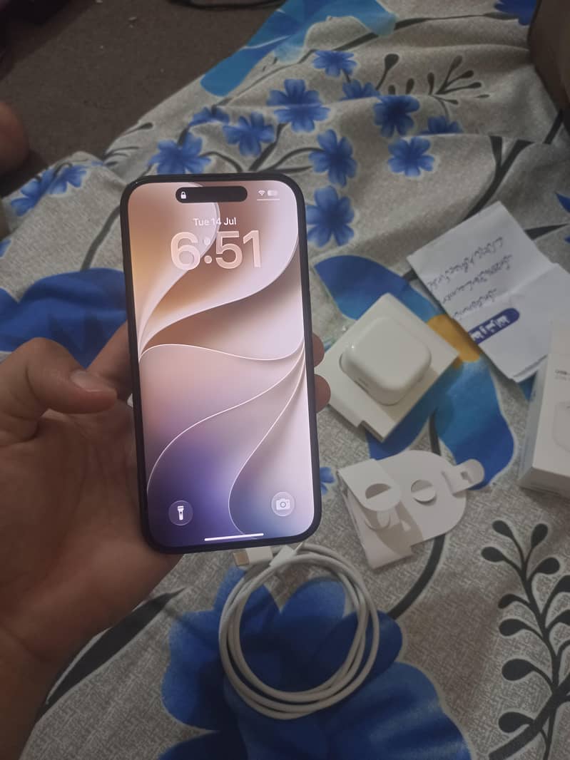 Apple iPhone 16 2