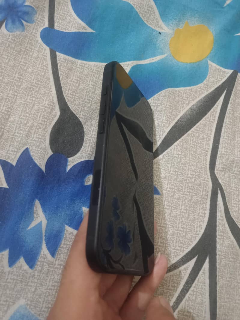 Apple iPhone 16 4