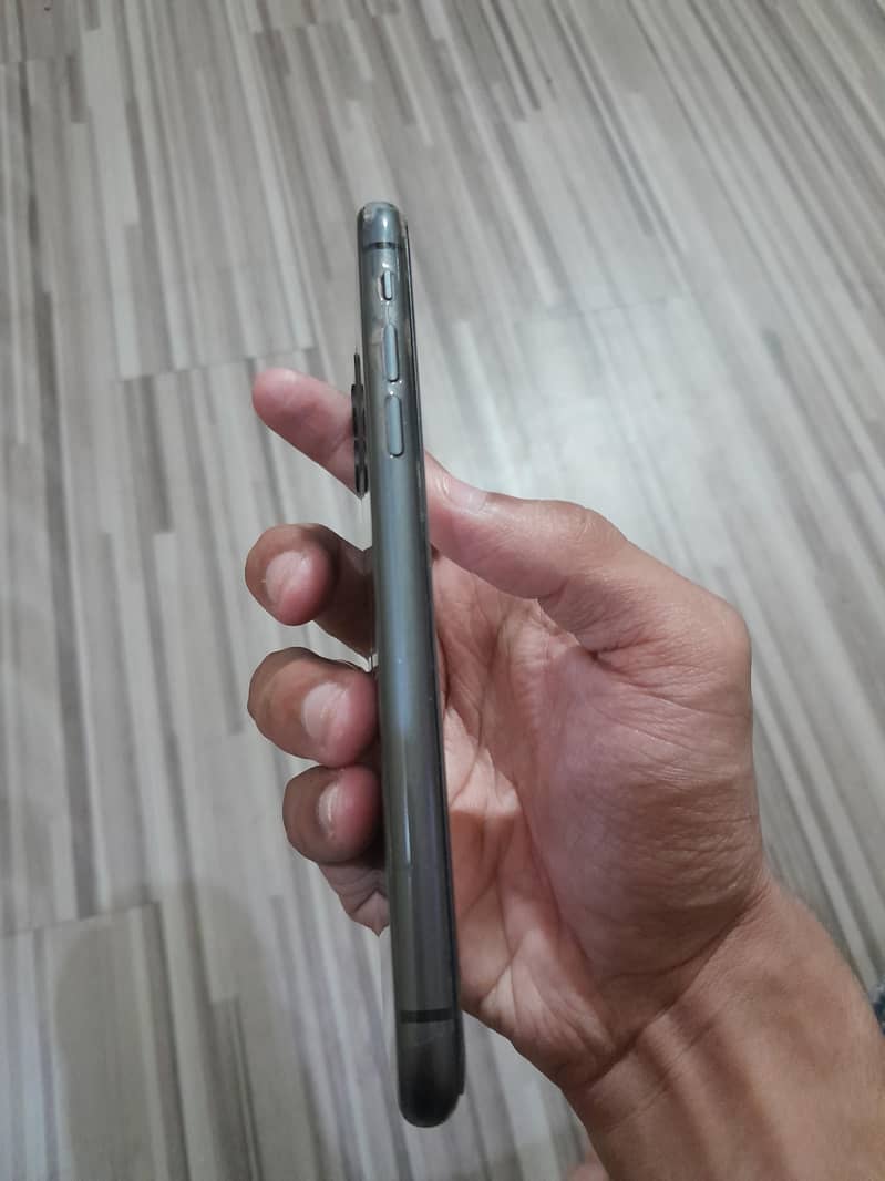 Apple iPhone 11 0