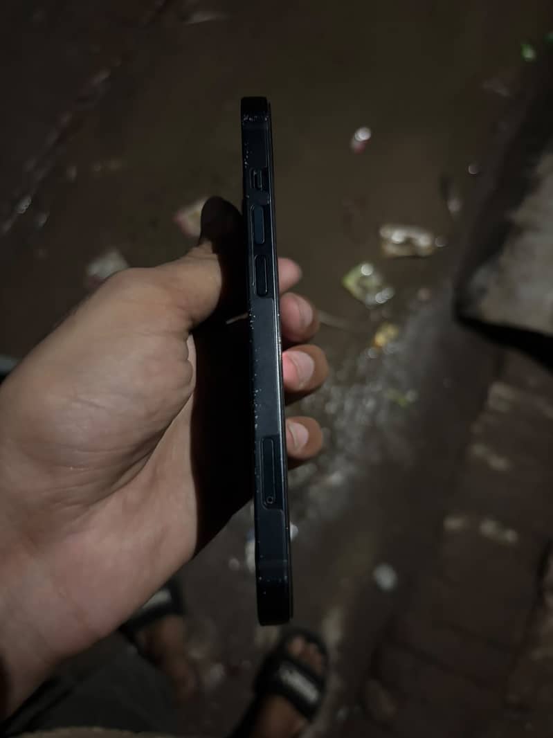 Apple iPhone 13 2