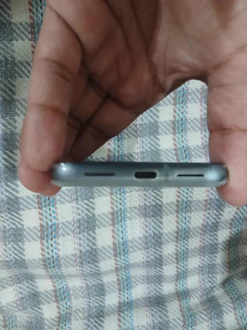 Google Pixel 8 4