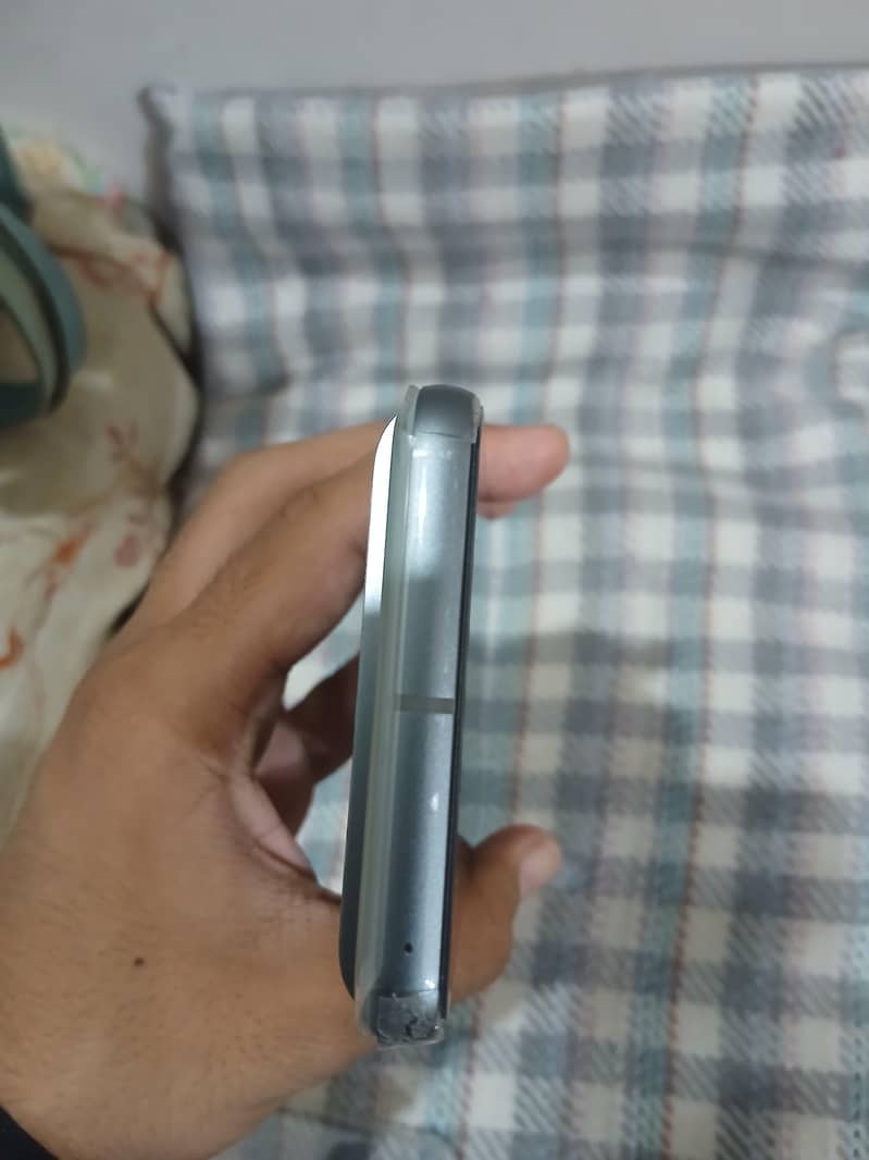 Google Pixel 8 6