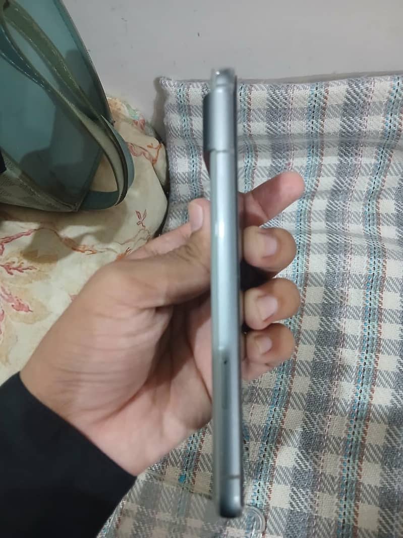 Google Pixel 8 7