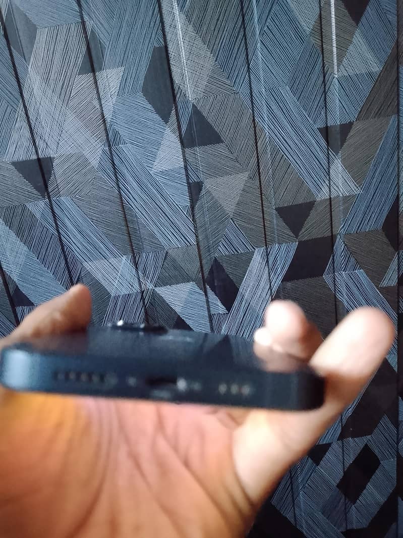Apple iPhone 13 2