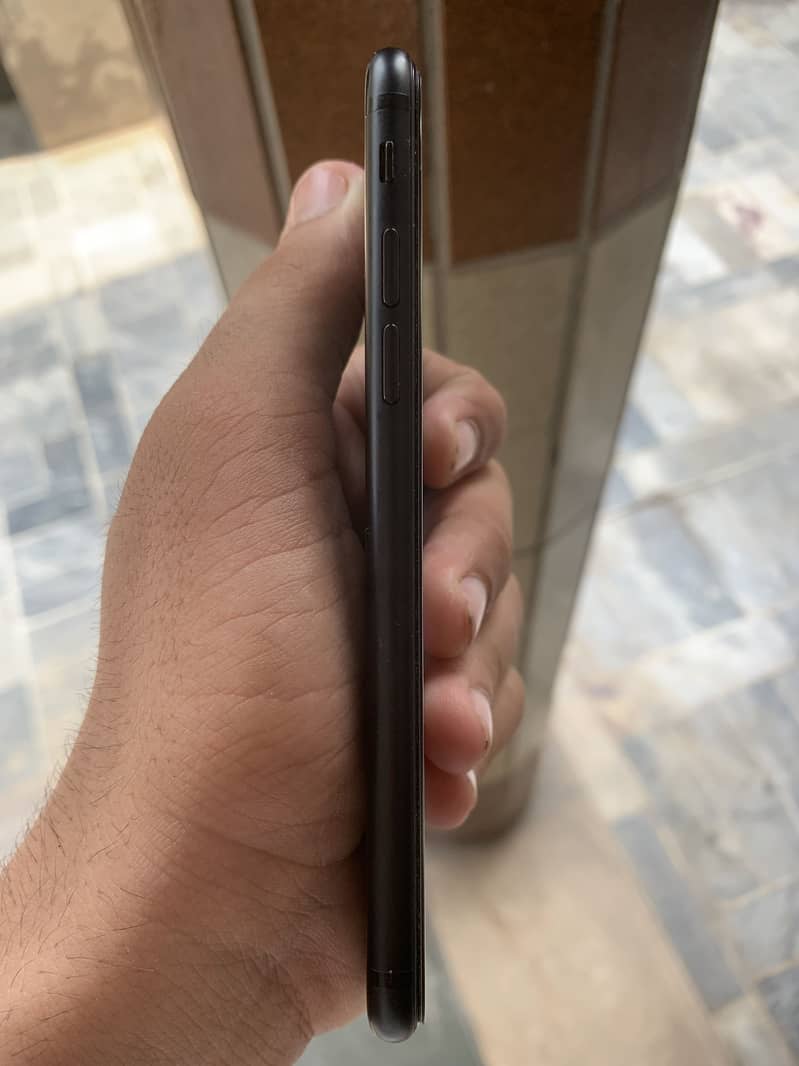 Apple iPhone 7 3