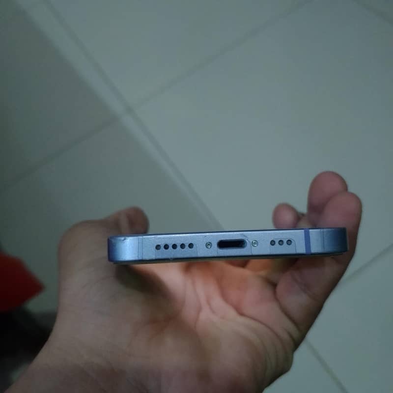 Apple iPhone 12 4