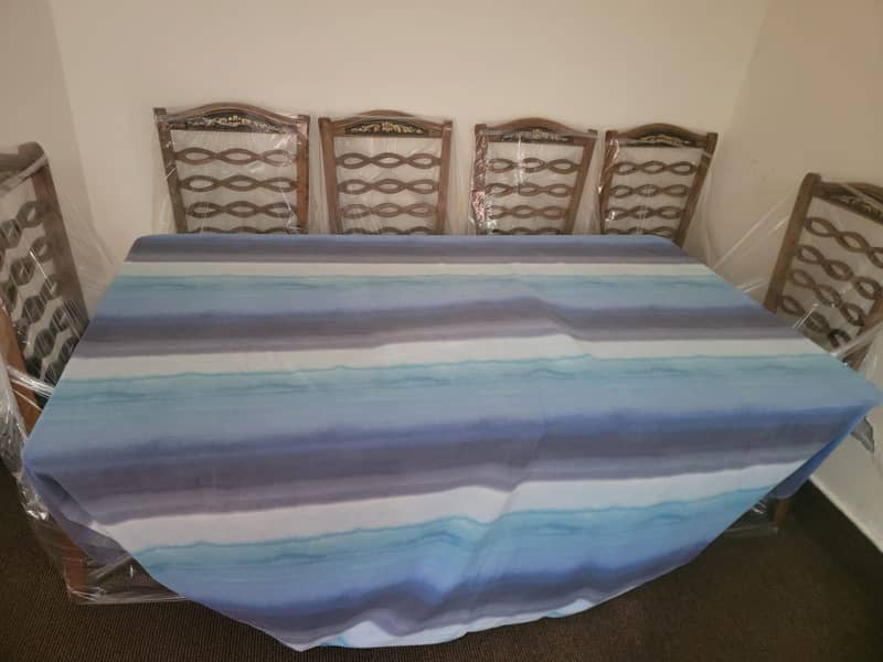 Dining table 0