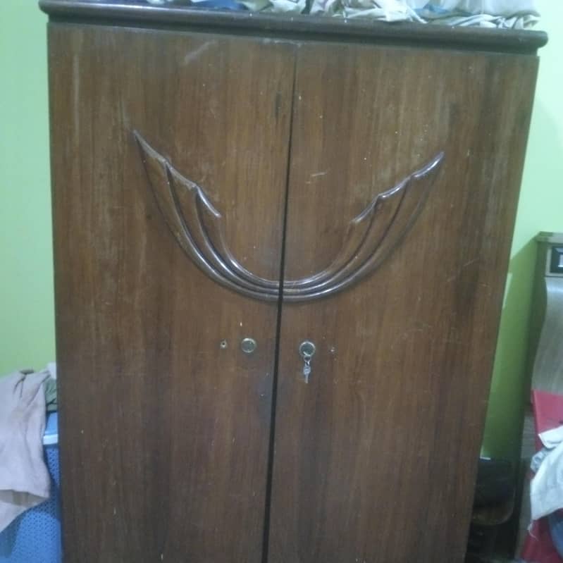 Almari 1