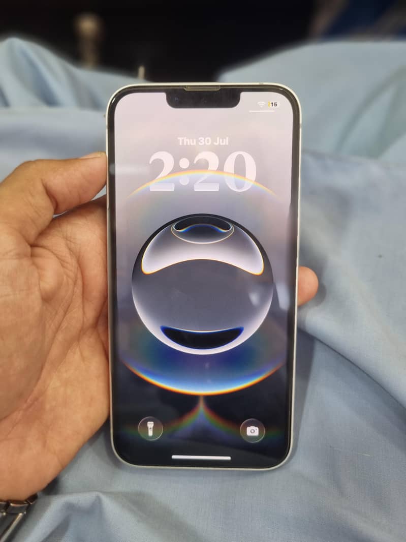 Apple iPhone 16e 1