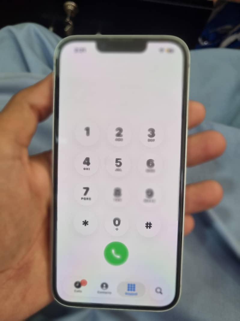 Apple iPhone 16e 4