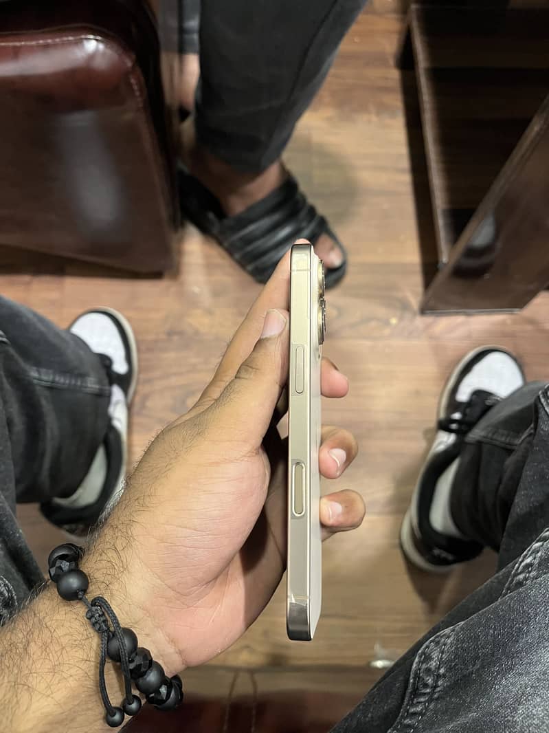 Apple iPhone 16 Pro 5