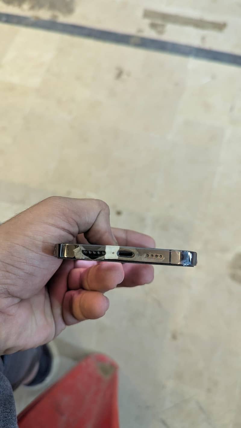 Apple iPhone 13 Pro Max 0
