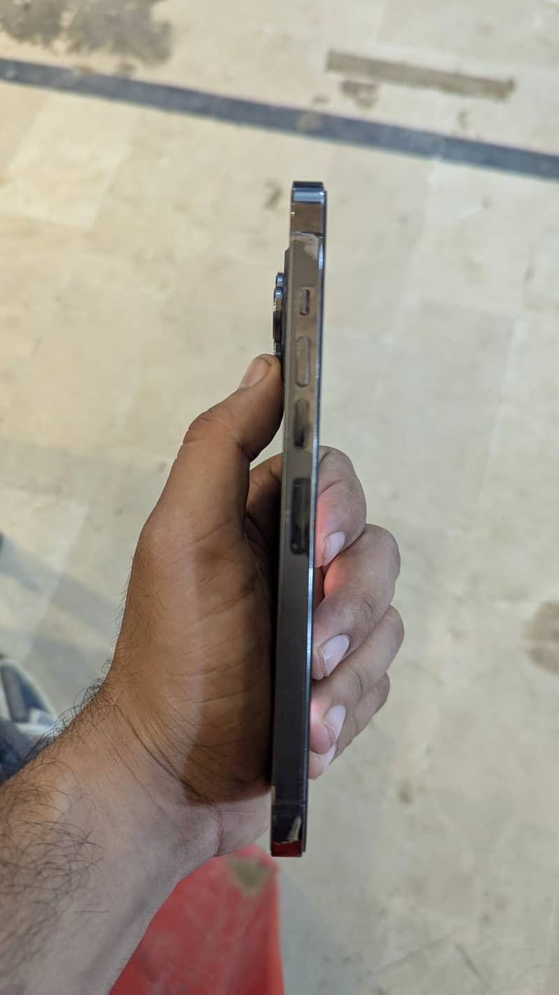 Apple iPhone 13 Pro Max 4