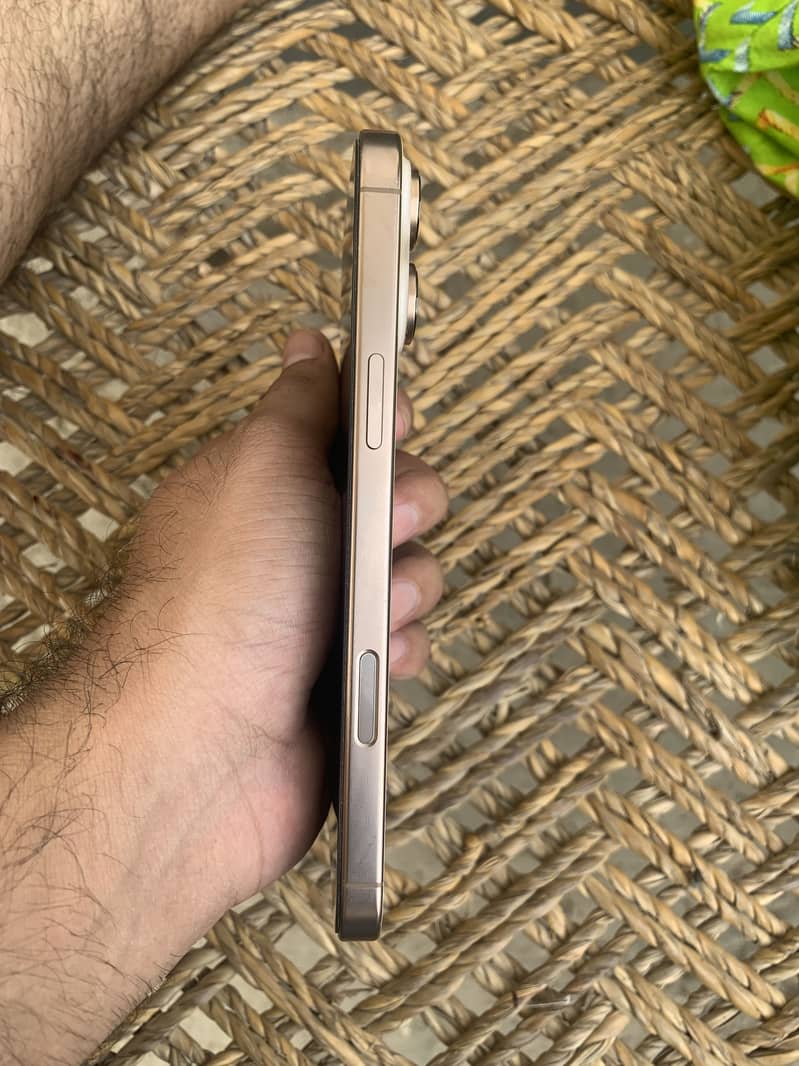 iPhone 16 pro max 1
