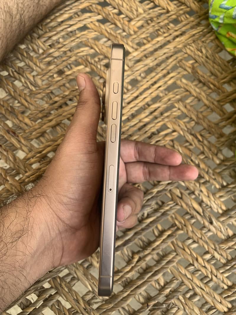 iPhone 16 pro max 3