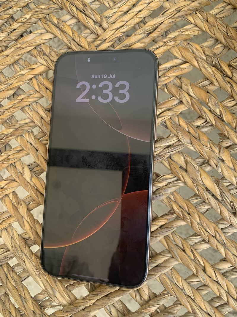 iPhone 16 pro max 4