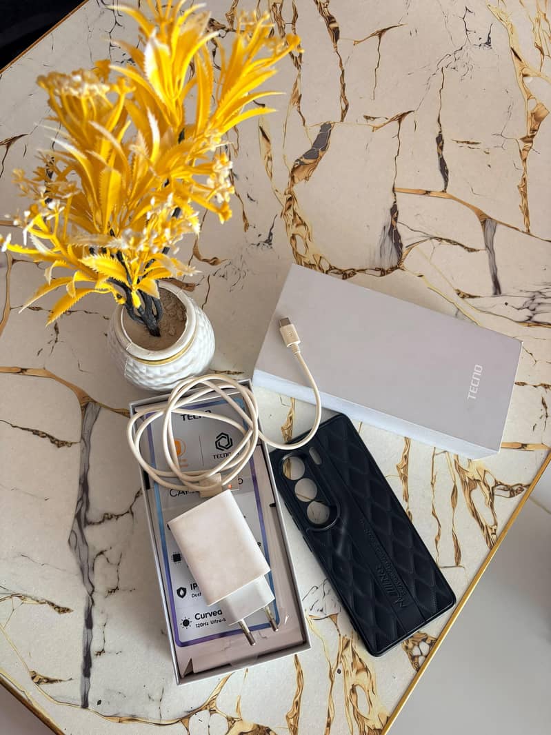 Tecno CAMON 40 Pro 1