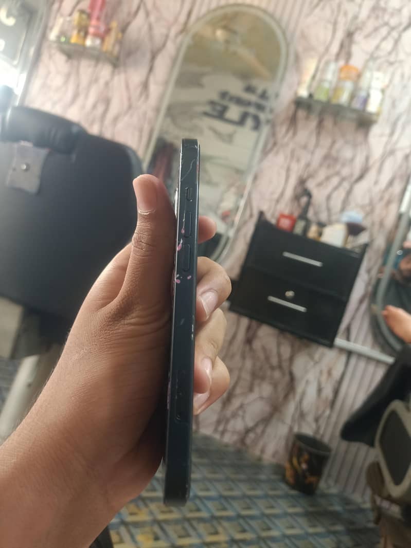 Apple iPhone 13 2