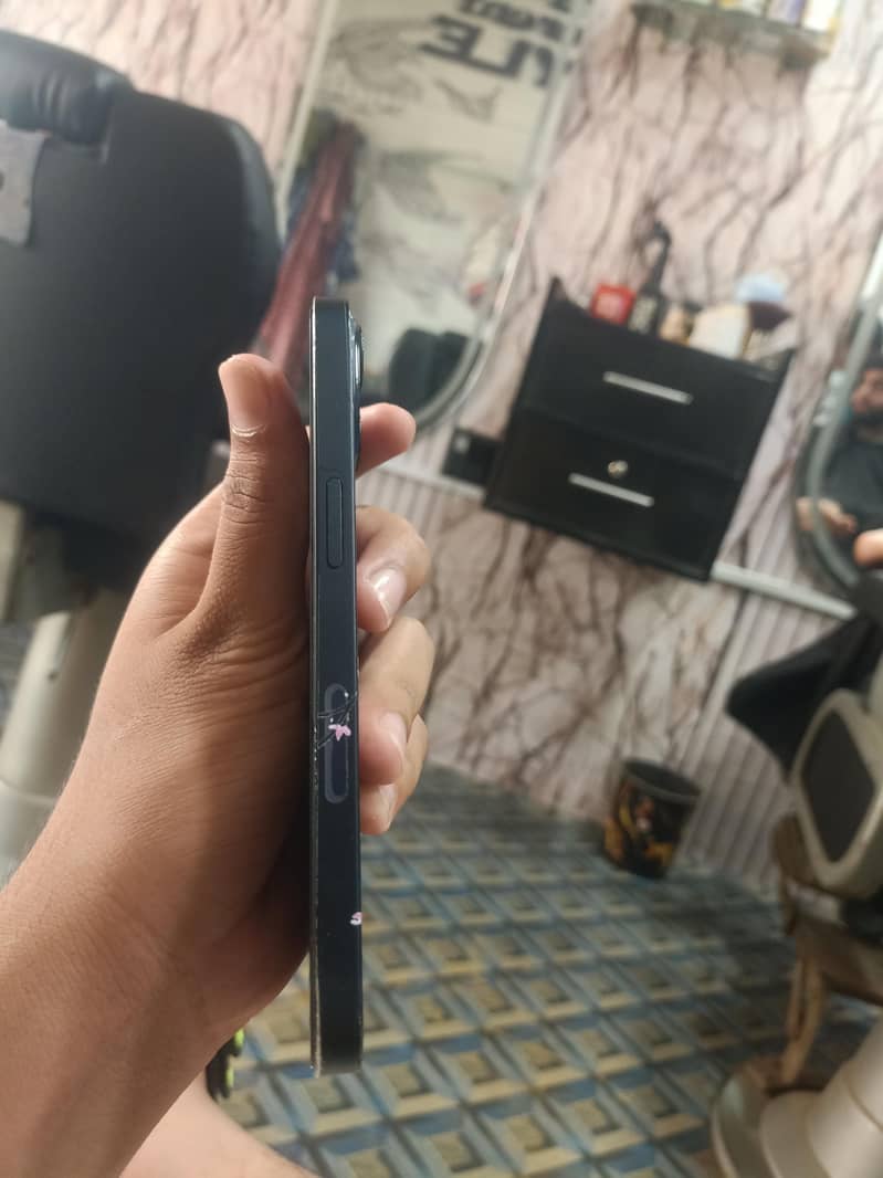 Apple iPhone 13 3