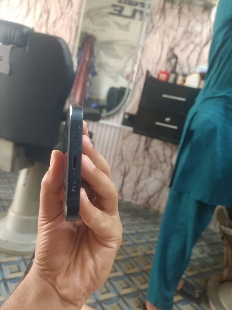 Apple iPhone 13 4