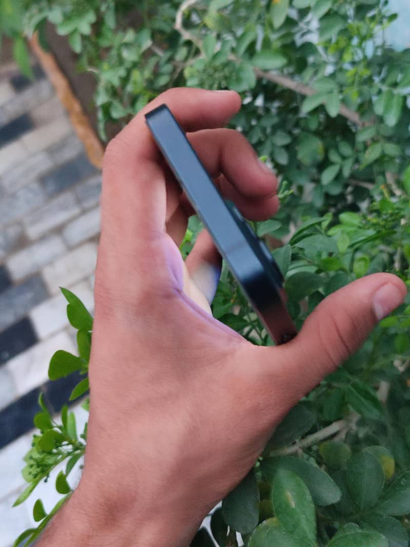Apple iPhone 14 3