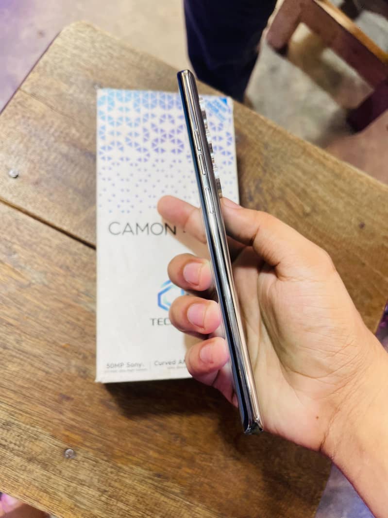 Tecno CAMON 40 Pro 4