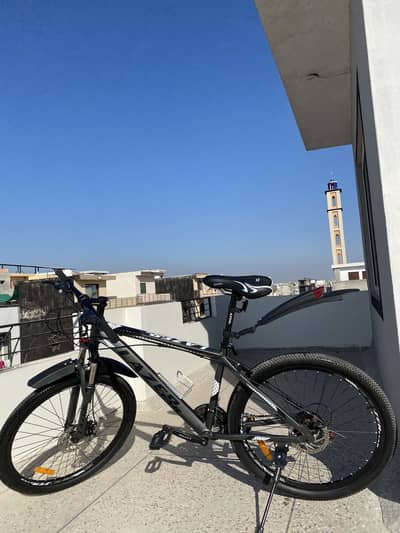 Mountain Bicycle - Aluminum Frame Only 20 days used, 10/10 condition.