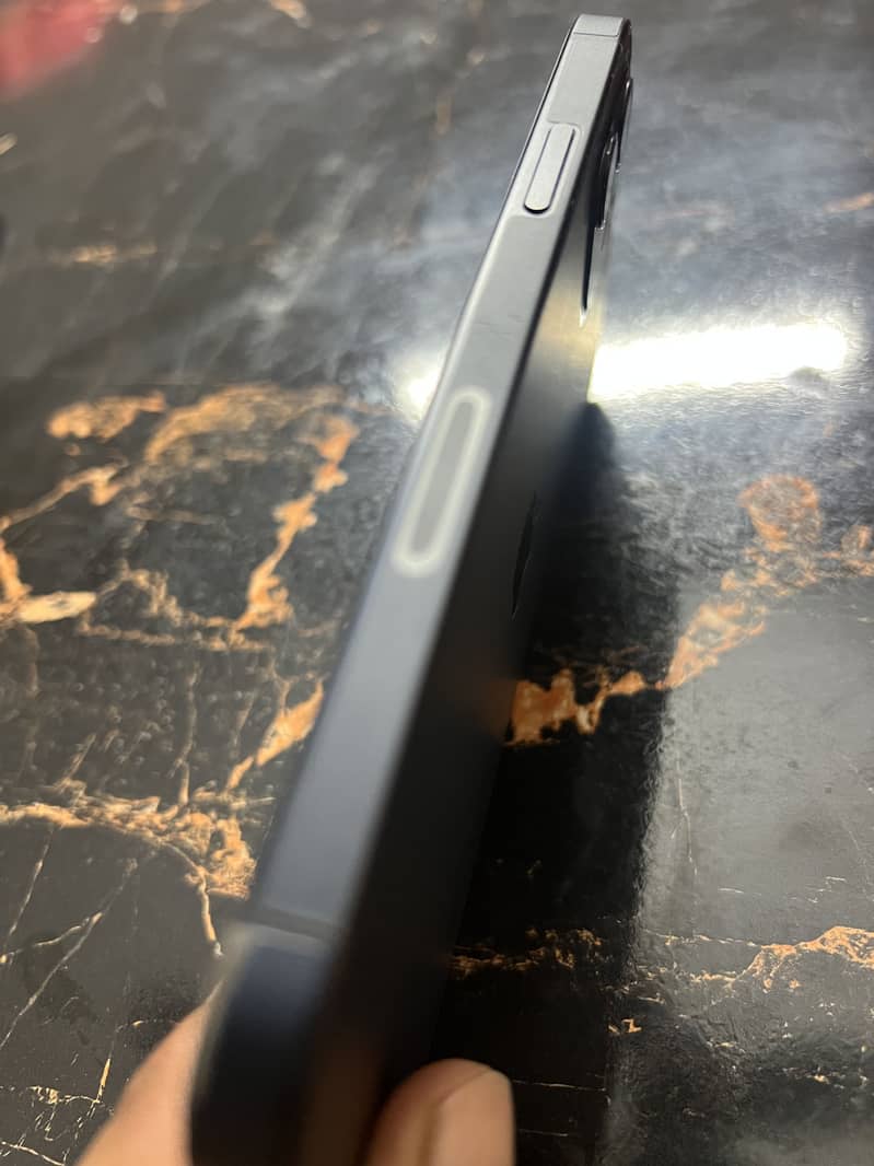 Apple iPhone 12 3
