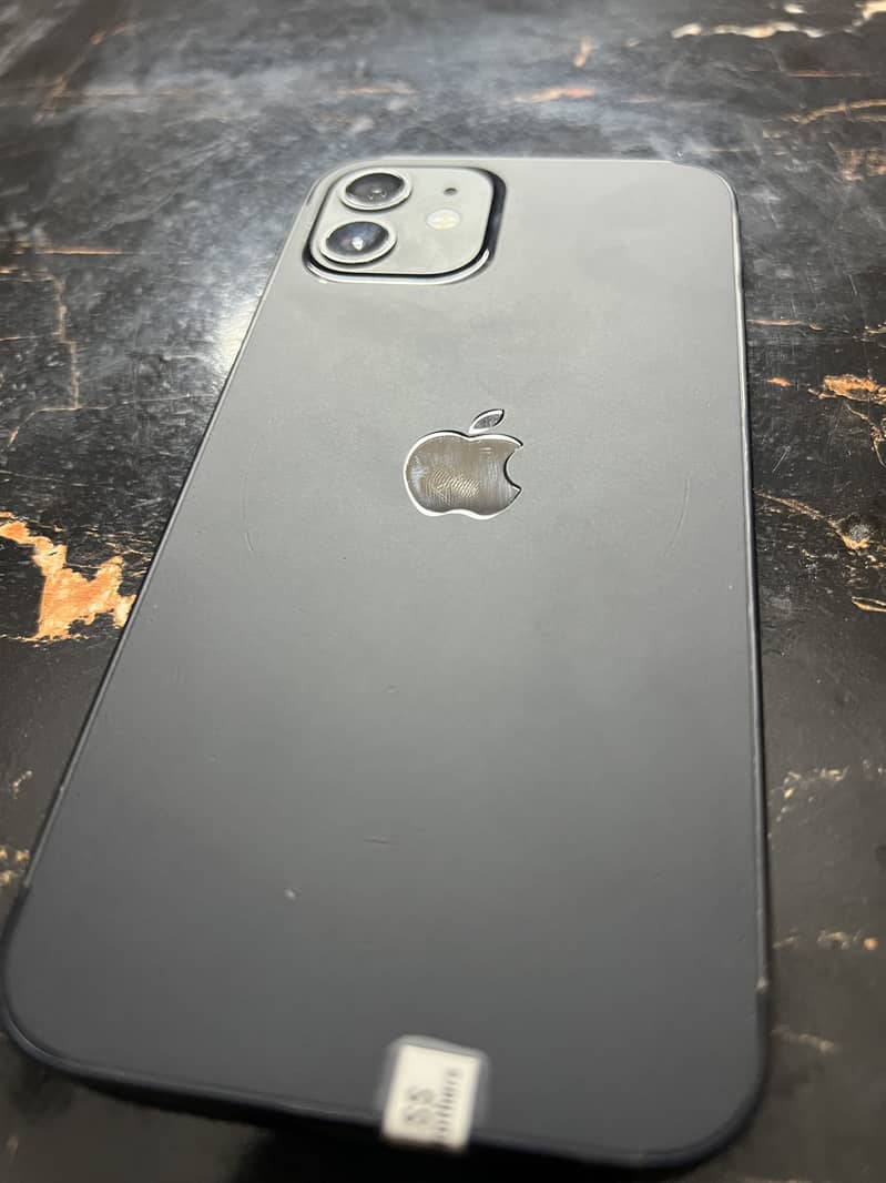 Apple iPhone 12 4