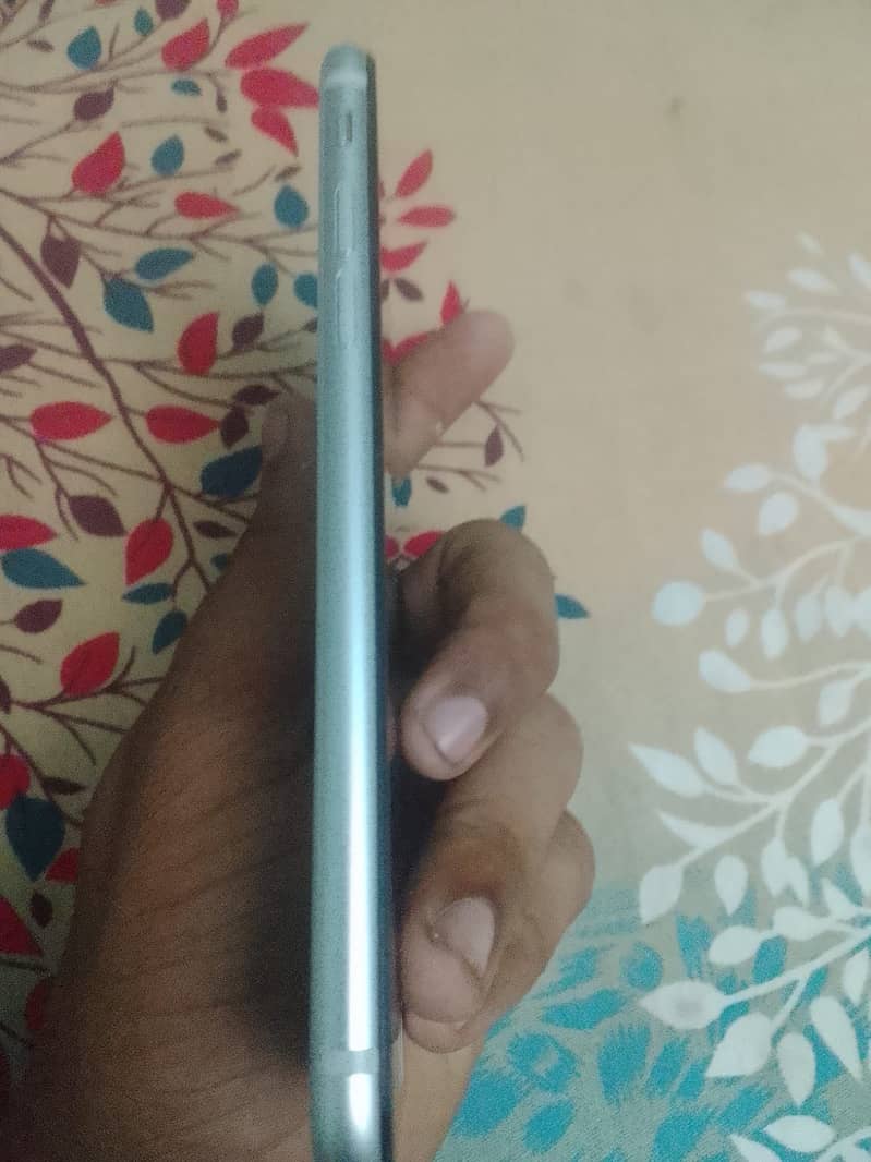 Apple iPhone 8 0