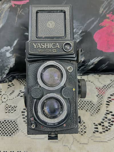 Yashica Mat-124