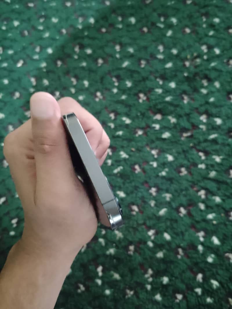 Apple iPhone 12 Pro 4