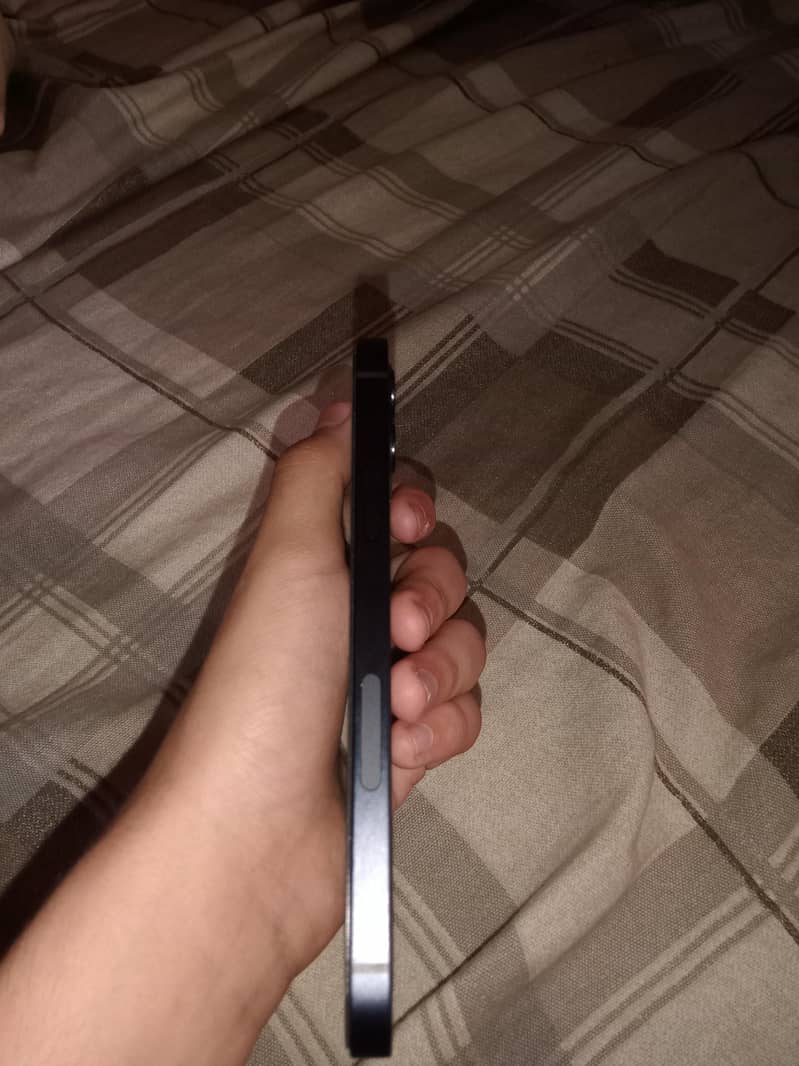 Apple iPhone 12 3