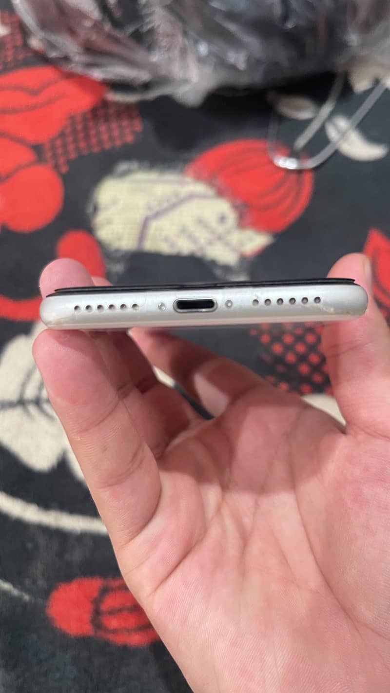 Apple iPhone SE 2 4