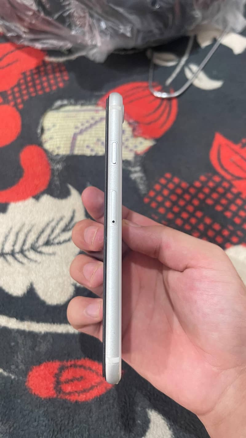 Apple iPhone SE 2 5