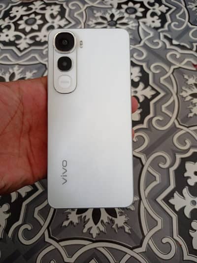 Vivo y400 new just one month used only 11 months warranty left 10/10