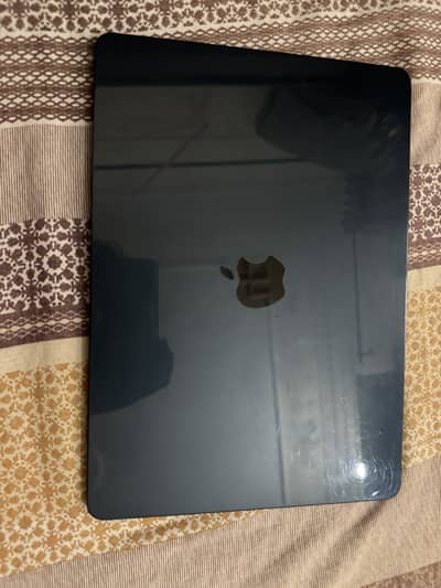 Macbook Air M2 8-256 with box