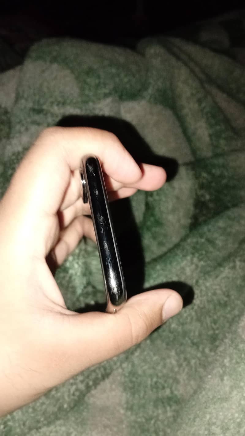 Apple iPhone X 4