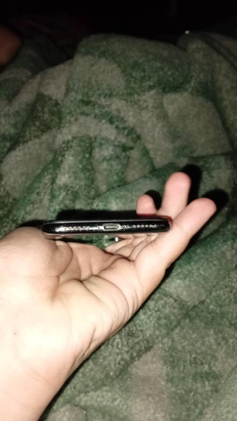 Apple iPhone X 5