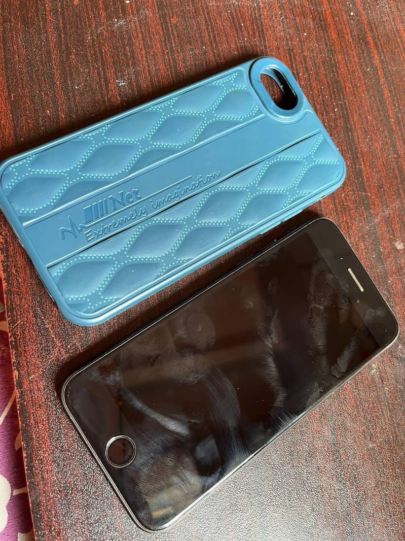 Apple iPhone 7 2
