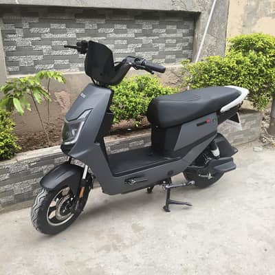 Orevo Blizzard Electric Scooty