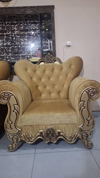 SOFA SET FOR SALE SLIGHTLY USED 10/10 EXCELLENT CONDITION