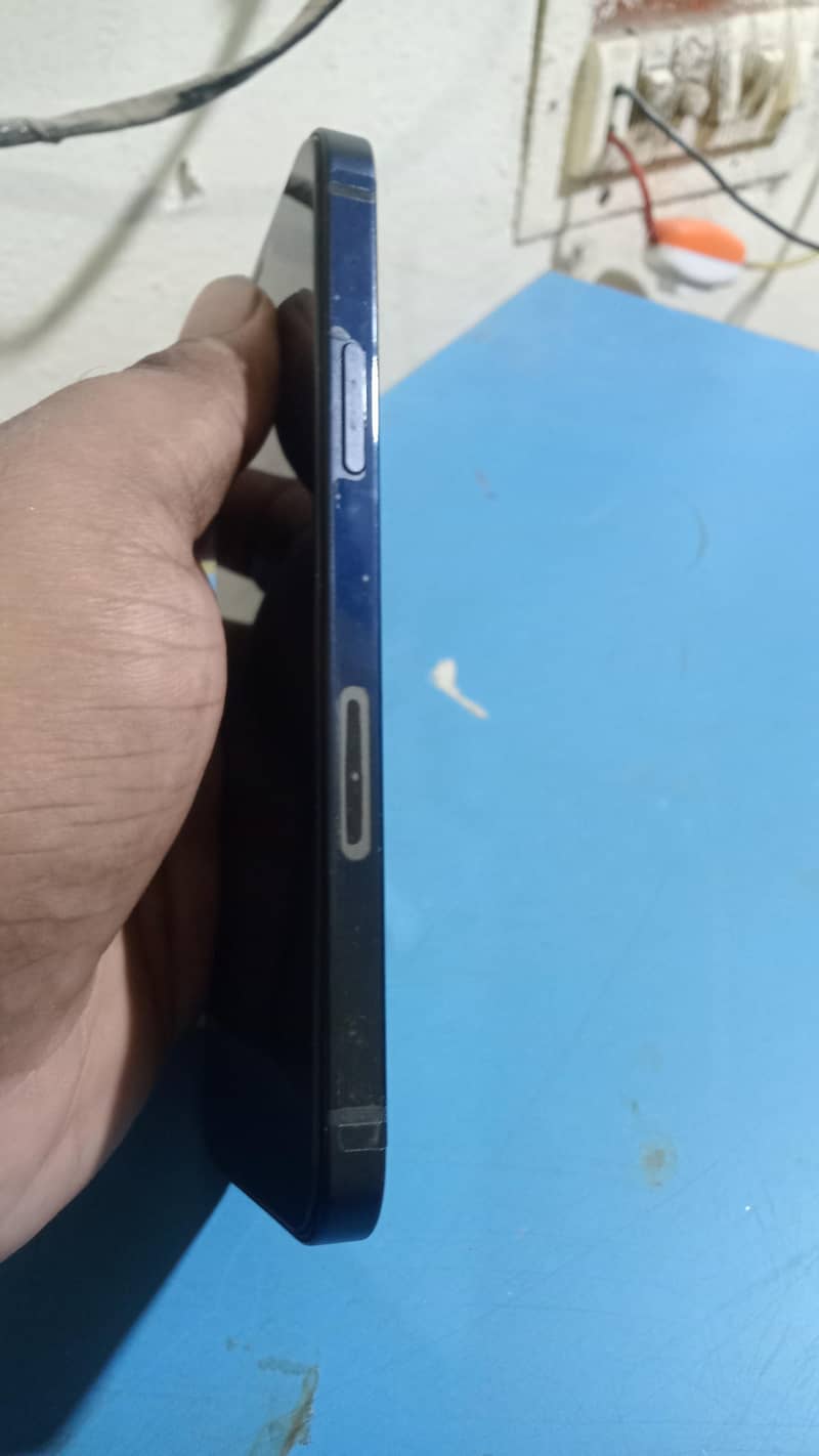 Apple iPhone 12 2