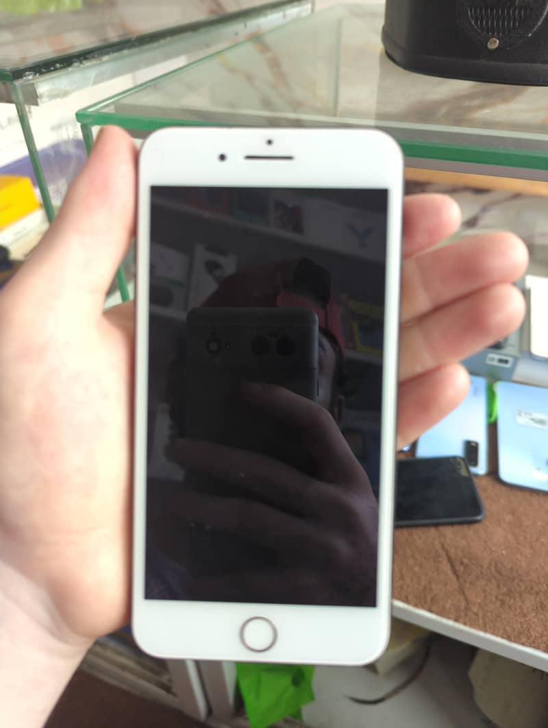 Apple iPhone 7 Plus 0