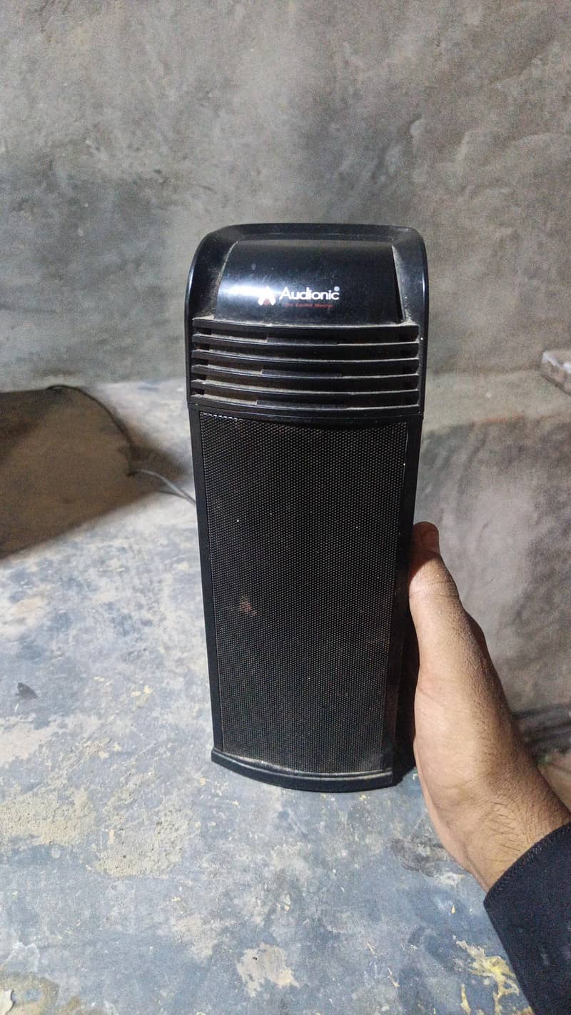 Audionic woofer good condition 4
