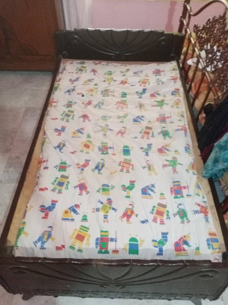 Single bed 0